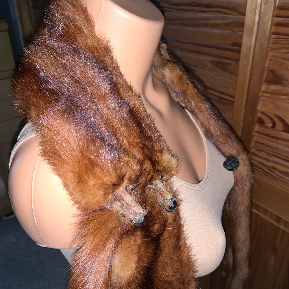 Beautiful vintage mink scarf collar. 4 full bodies with head, legs & tail.